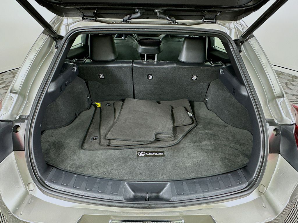 Thumbnail: 2021 Lexus UX - 27