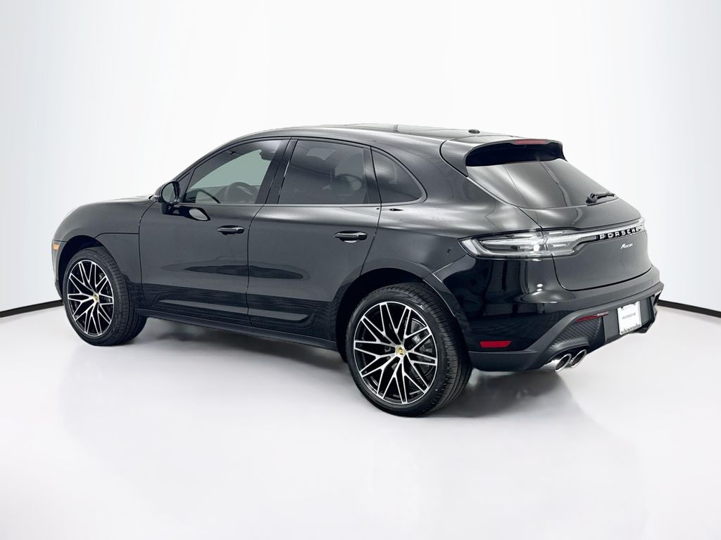 Thumbnail: 2026 Porsche Macan - 3