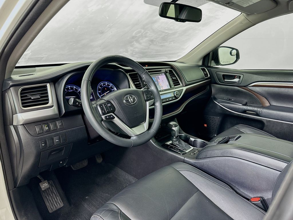 2015 Toyota Highlander Limited 9