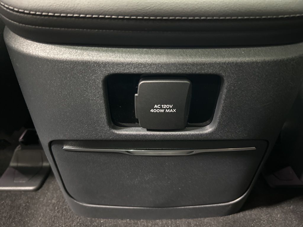 new 2025 Lincoln Navigator car, priced at $100,022