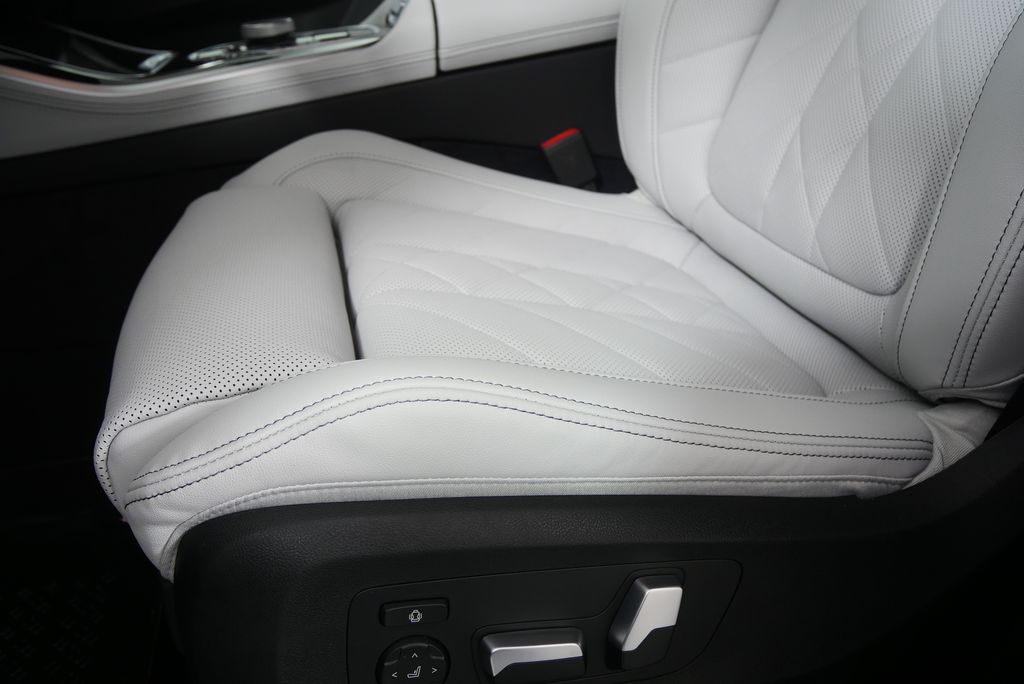 Thumbnail: 2026 BMW X5 - 10