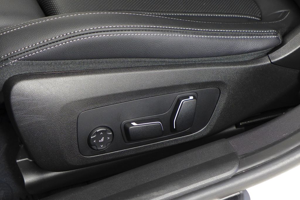 Thumbnail: 2024 BMW 3 Series - 24