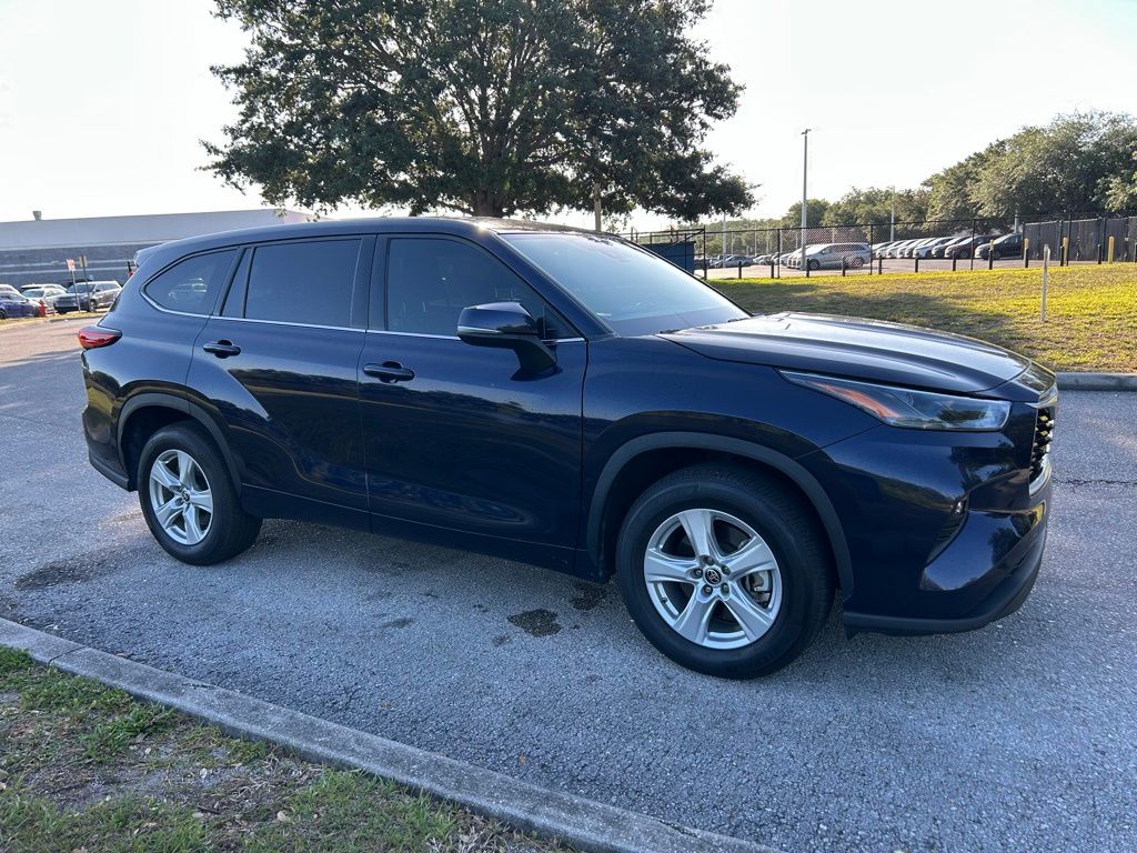 Thumbnail: 2022 Toyota Highlander - 6