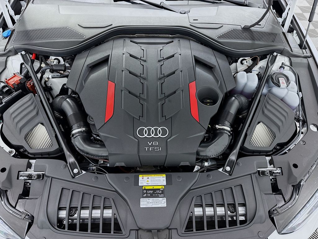 Thumbnail: 2025 Audi S8 - 28
