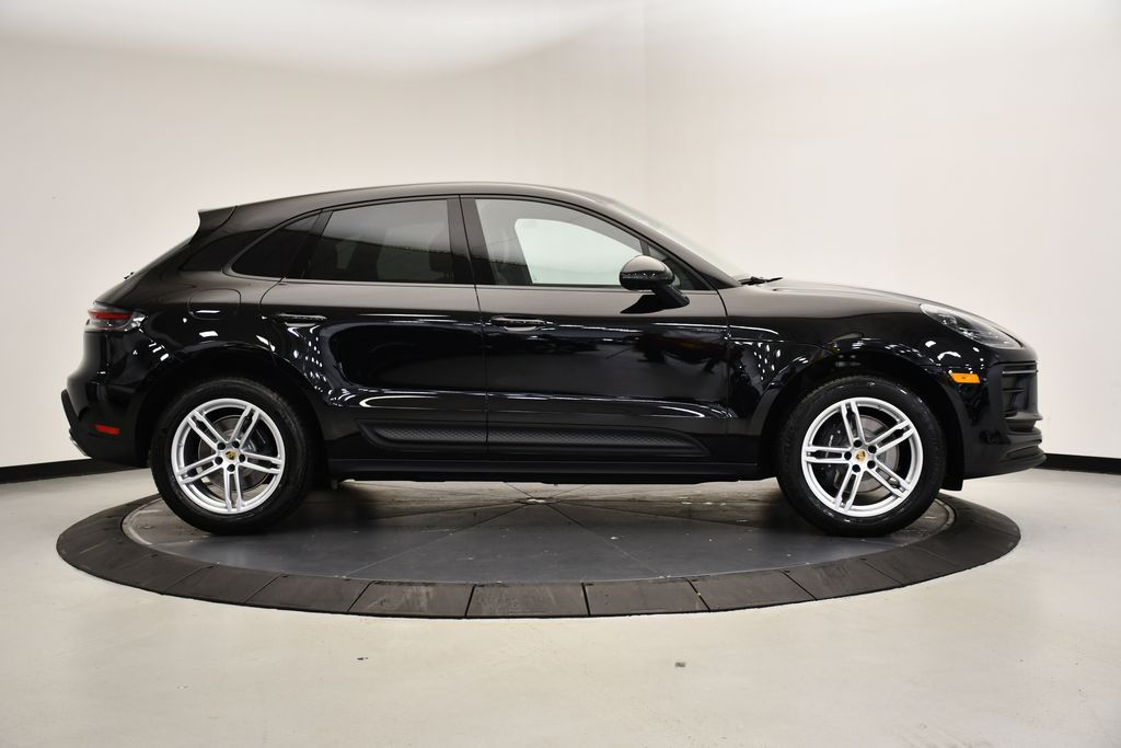 Thumbnail: 2025 Porsche Macan - 8