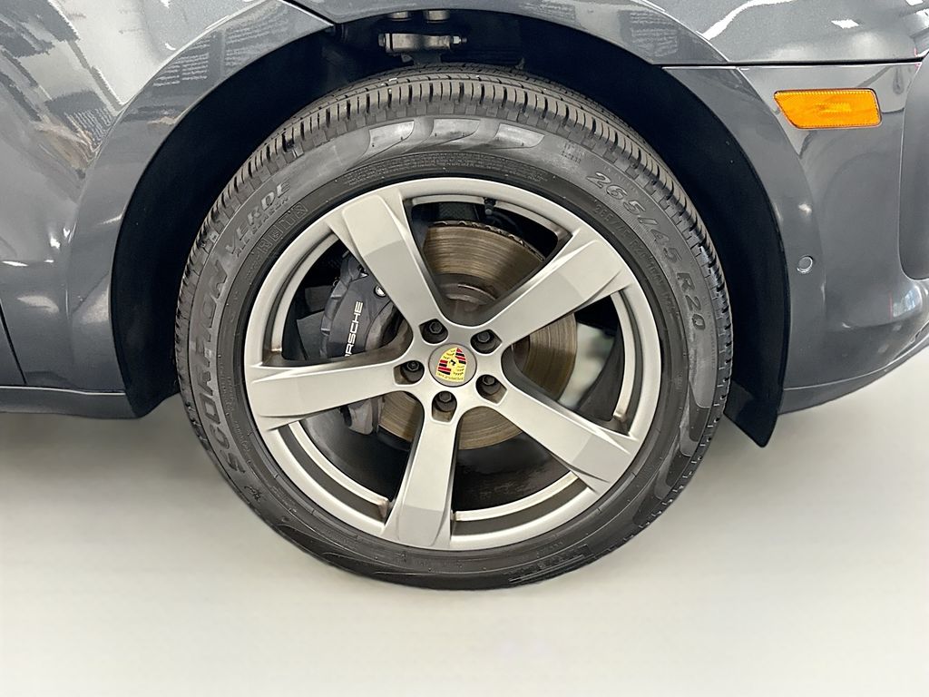 Thumbnail: 2025 Porsche Macan - 32