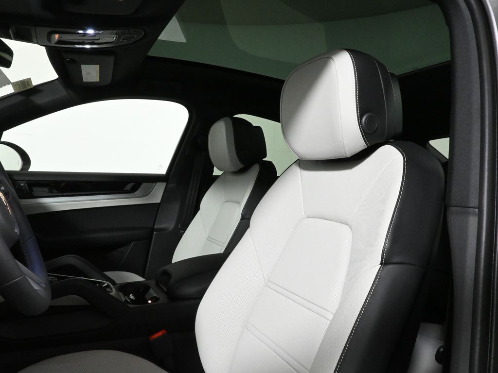 Thumbnail: 2025 Porsche  - 16