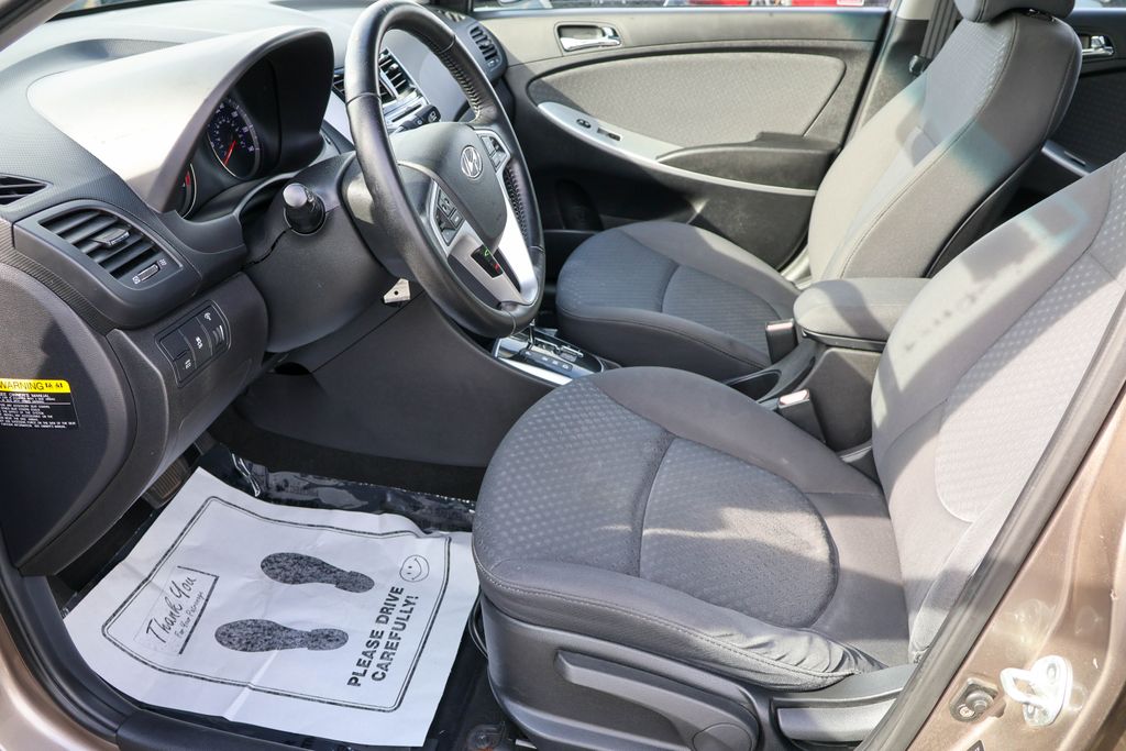 2012 Hyundai Accent SE 15