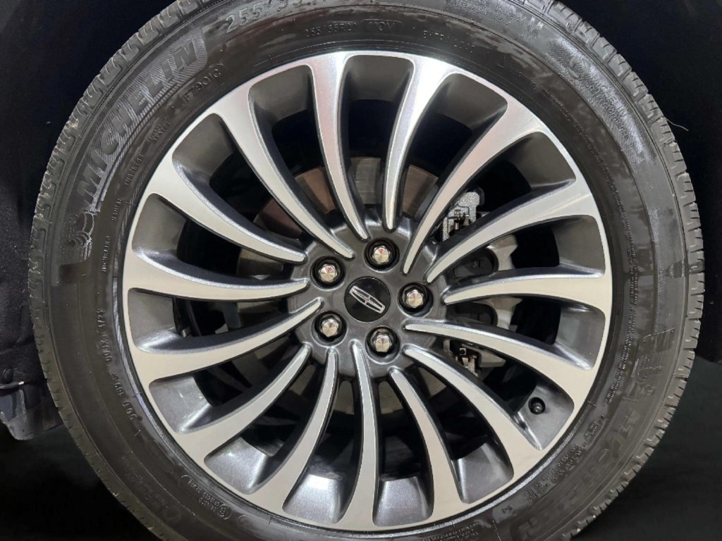 Used 2023 Radiance Metallic Lincoln Reserve image 34