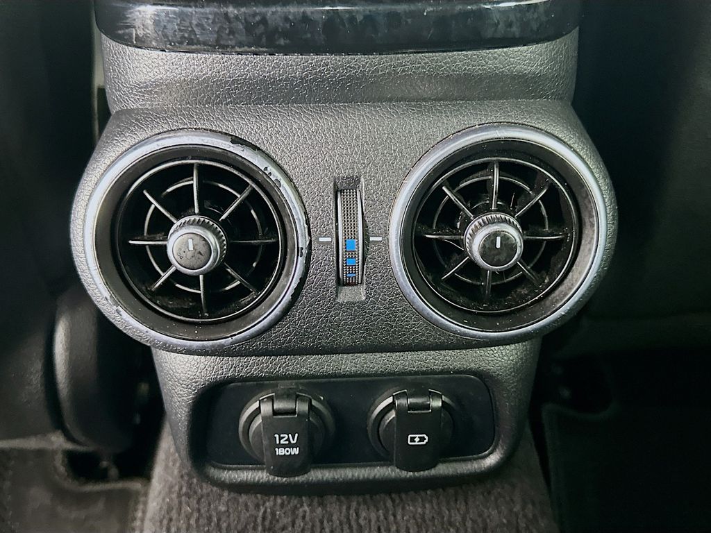 Thumbnail: 2018 Kia Stinger - 24