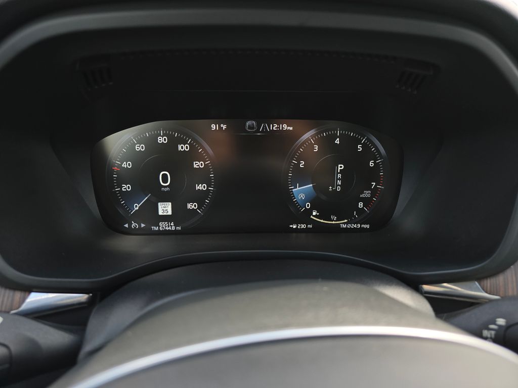 2021 Volvo XC60 T5 Momentum photo 18