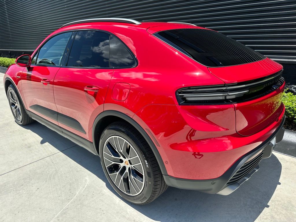 Thumbnail: 2026 Porsche Macan - 3
