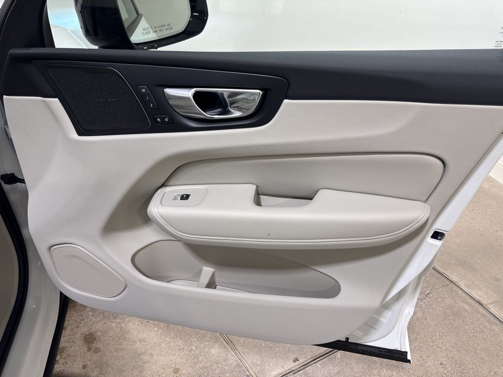 New 2026 White Volvo T8 Ultra image 26