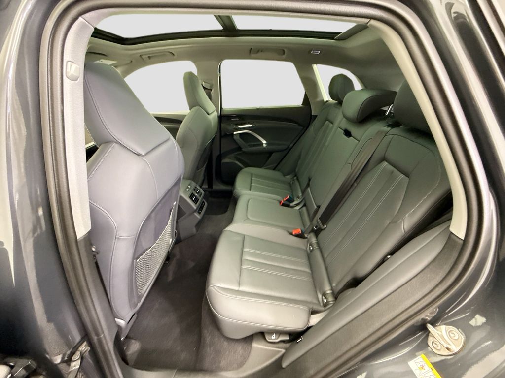 Thumbnail: 2025 Audi Q5 - 20