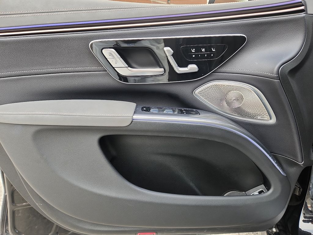 Thumbnail: 2023 Mercedes-Benz EQS - 13