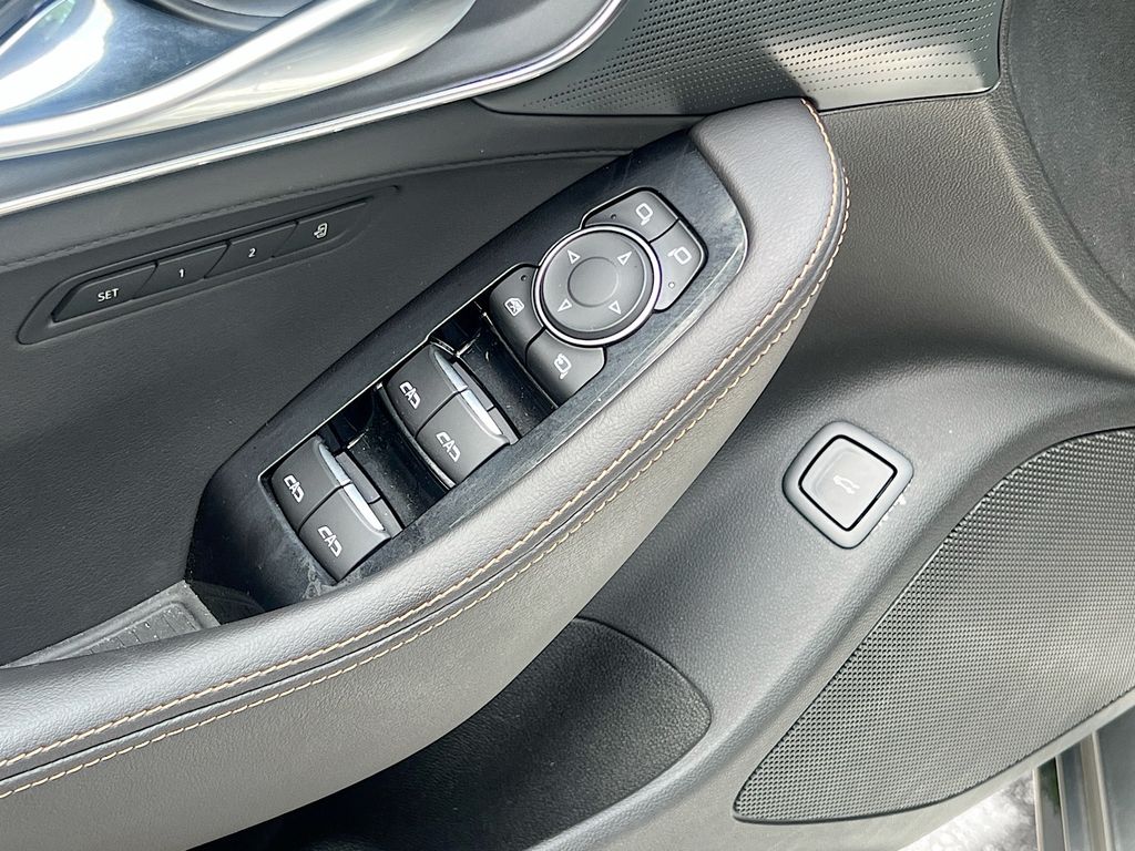 Used 2025 Silver Cadillac V-Series image 18