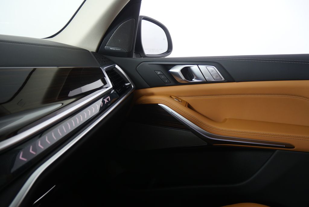Thumbnail: 2026 BMW X7 - 27