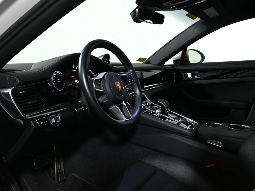 Thumbnail: 2020 Porsche Panamera - 4