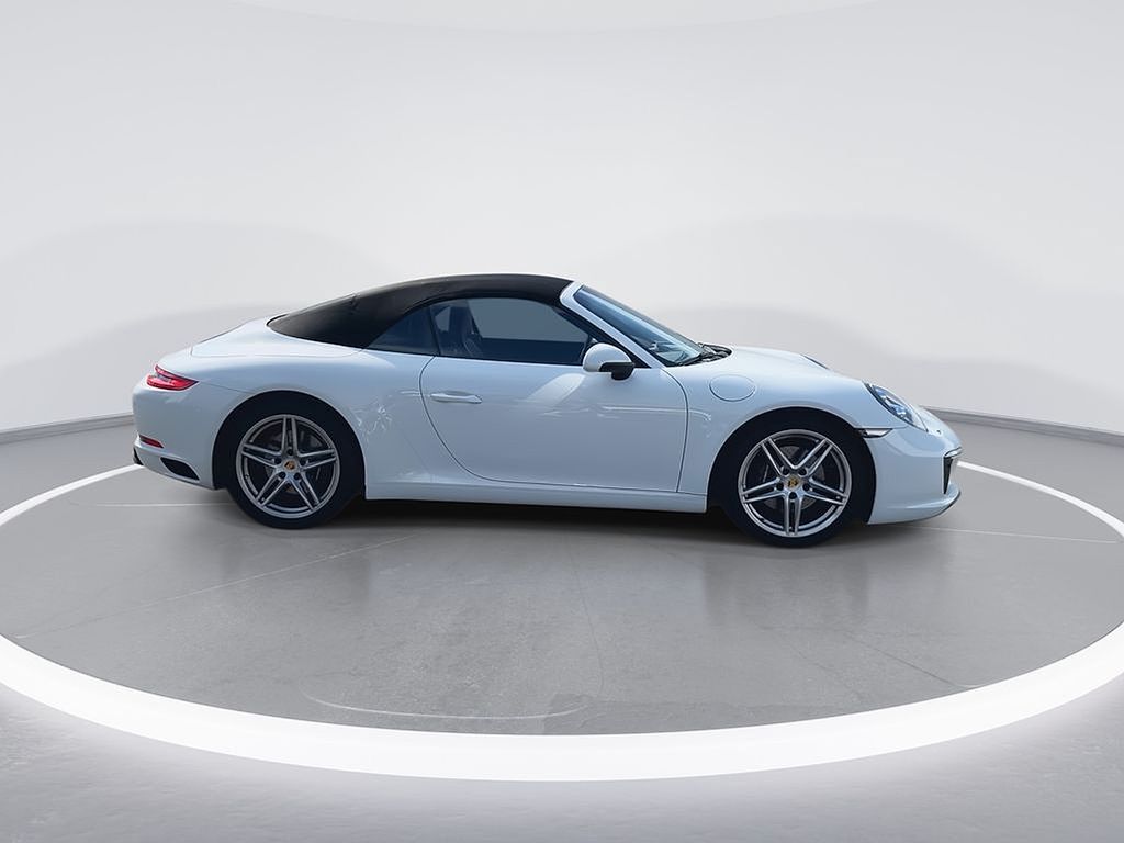 Thumbnail: 2017 Porsche 911 - 9