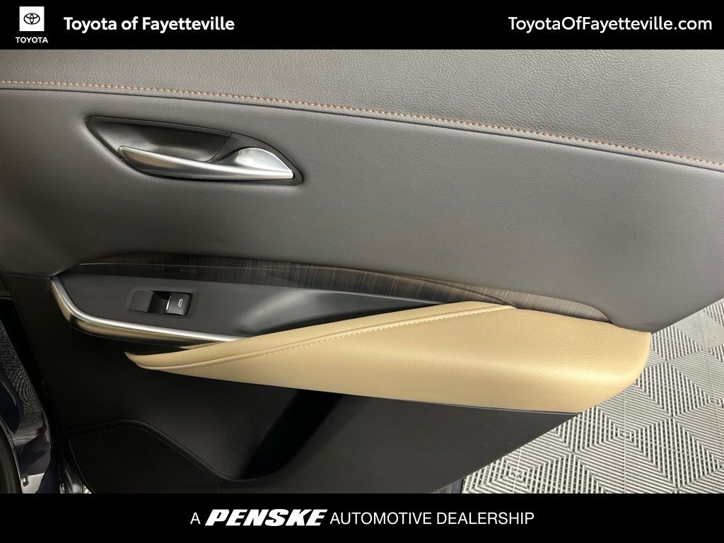 Thumbnail: 2024 Cadillac XT4 - 17