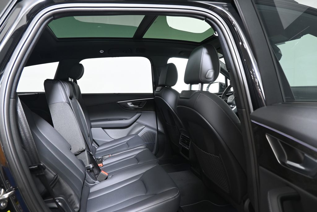 Thumbnail: 2026 Audi Q7 - 20