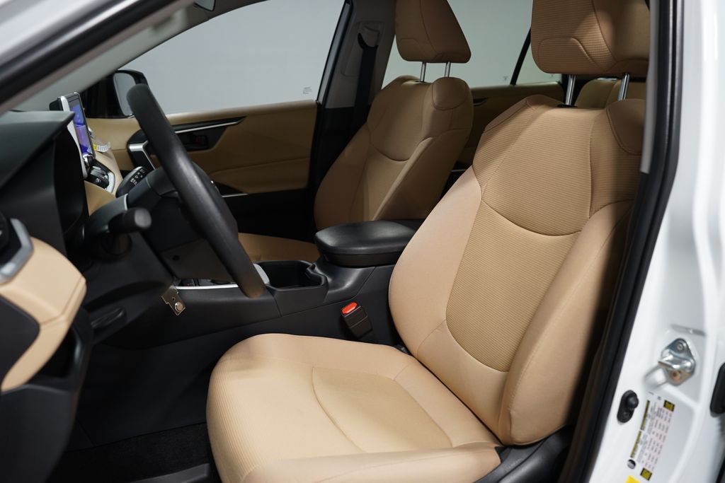 Thumbnail: 2025 Toyota RAV4 - 6