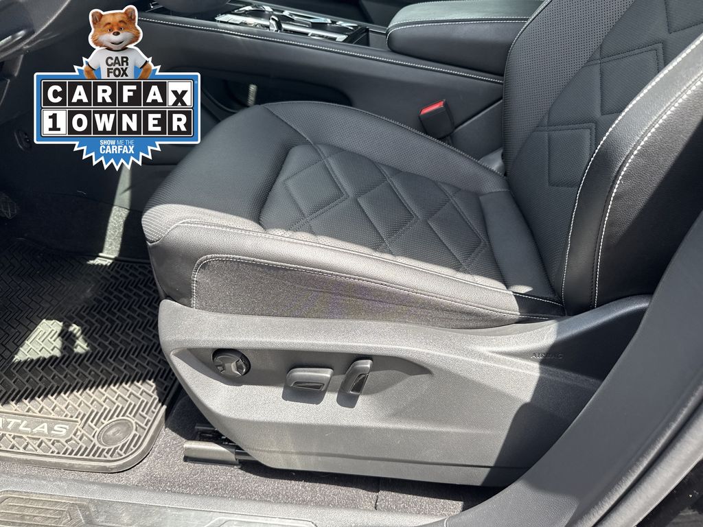 2024 Volkswagen Atlas 2.0T SE w/Technology Black at AutoSavvy Houston Southwest