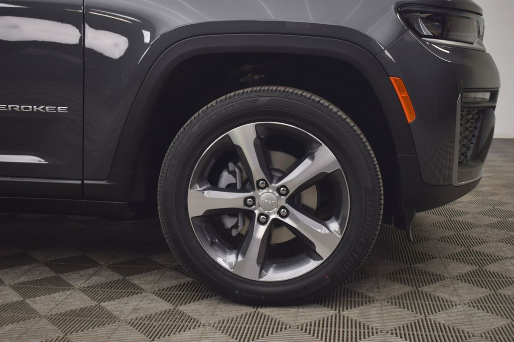 new 2026 Jeep Grand Cherokee car, priced at $40,393