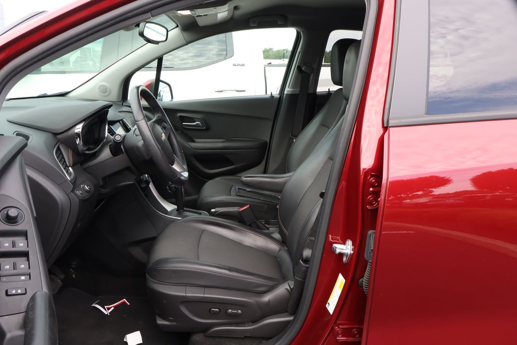Thumbnail: 2022 Chevrolet Trax - 13