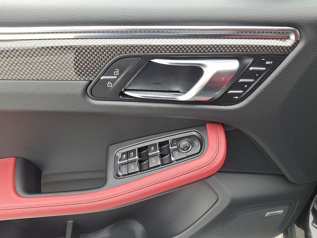 Thumbnail: 2026 Porsche Macan - 14