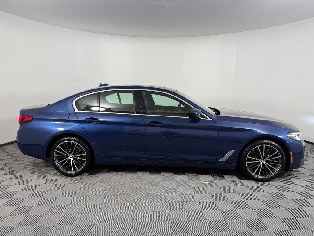 Thumbnail: 2023 BMW 5 Series - 4
