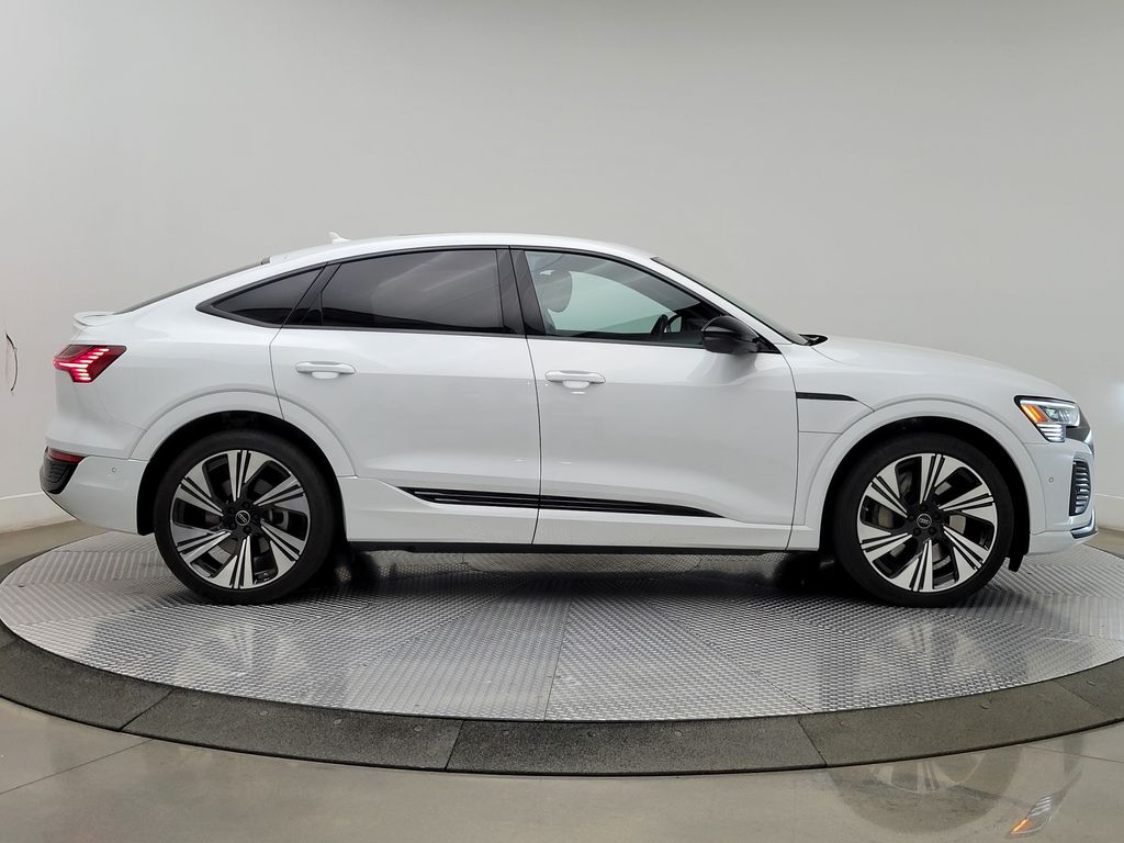 Thumbnail: 2024 Audi Q8 e-tron - 6