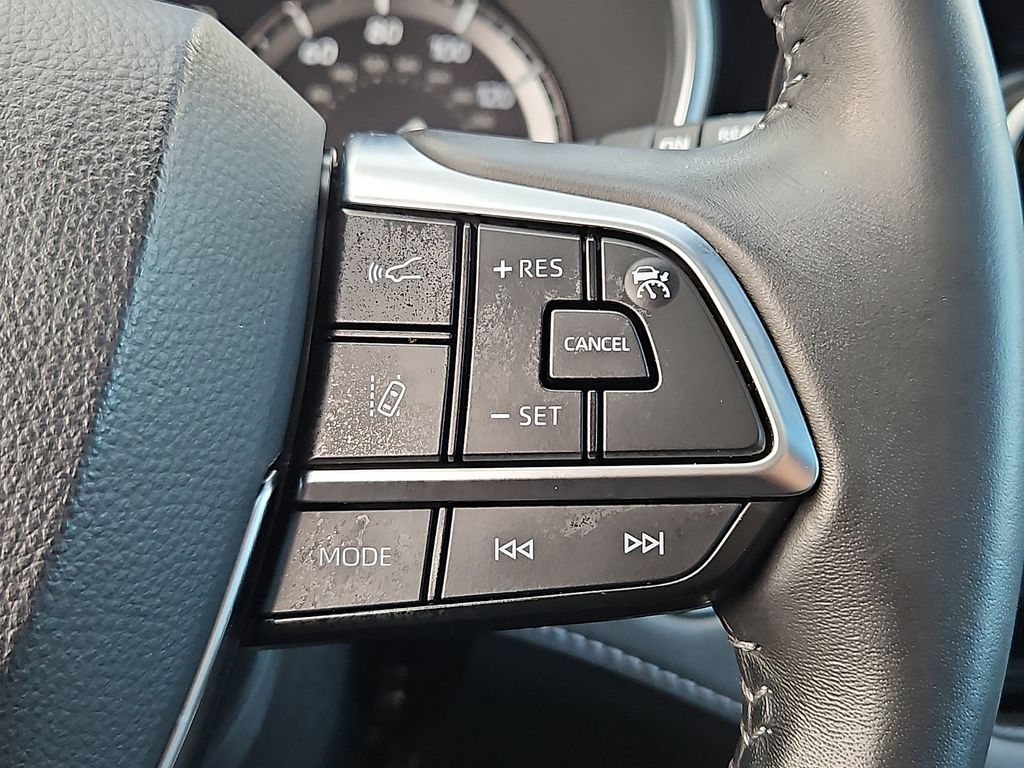 Thumbnail: 2020 Toyota Highlander - 23