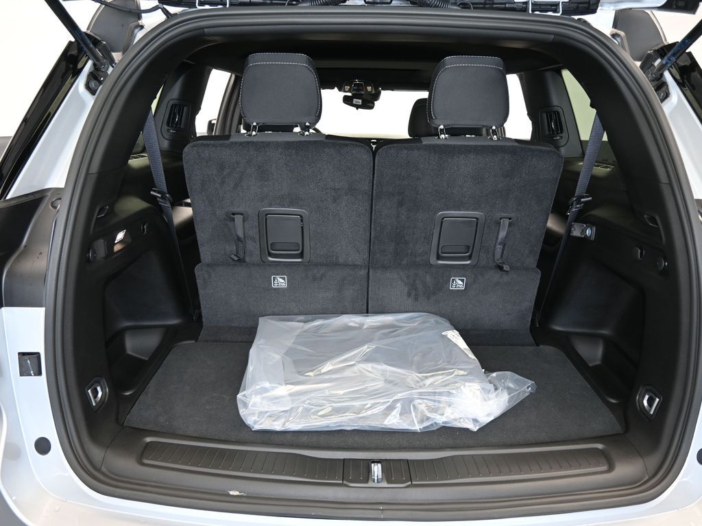 Used 2024 Silver Zynith Jeep Laredo image 33