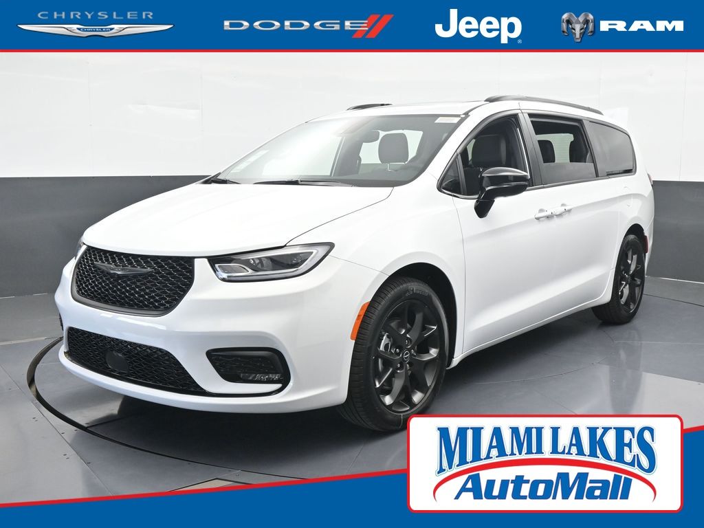 2026 Chrysler Pacifica Limited's photo