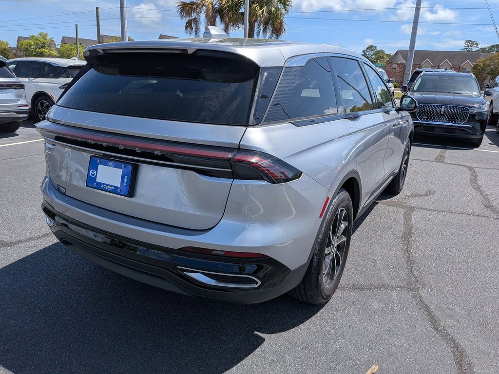 View vehicle photo 4