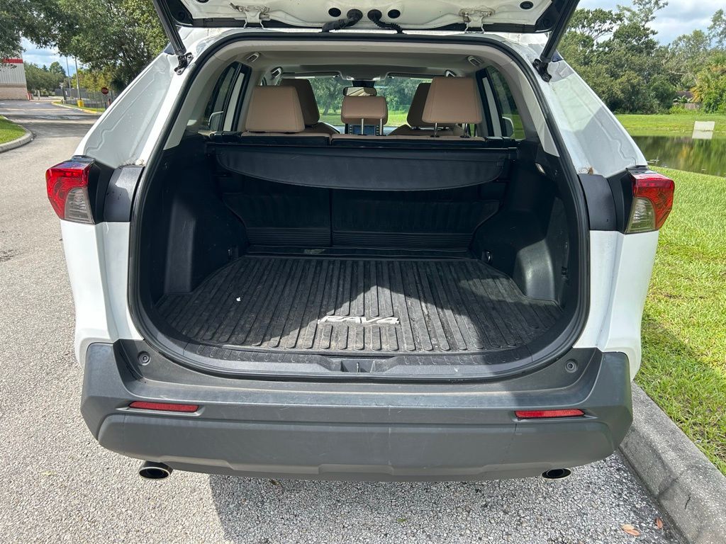 Thumbnail: 2022 Toyota RAV4 - 10