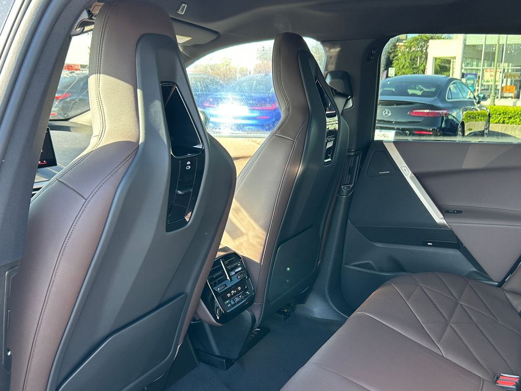 2025 BMW iX xDrive50 32