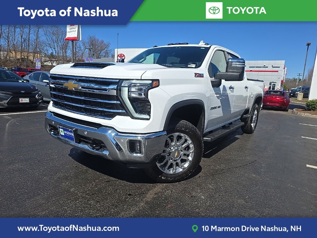 Summit White 2025 Chevrolet Silverado 2500HD Pickup Truck Four-Wheel Drive Automatic
