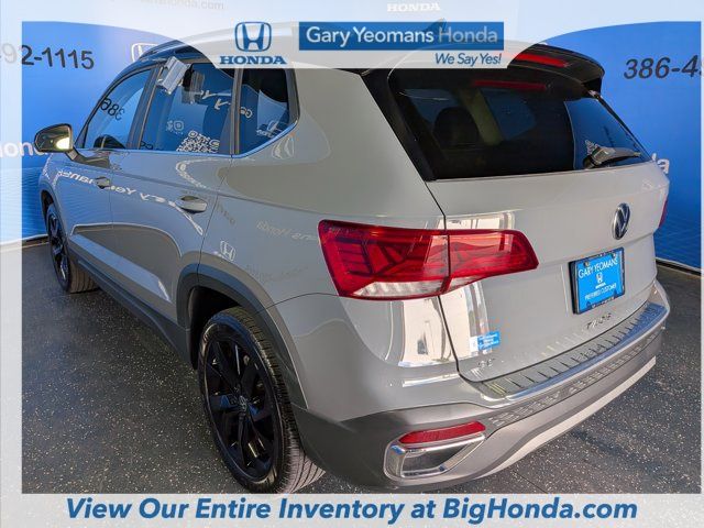 View vehicle photo 6