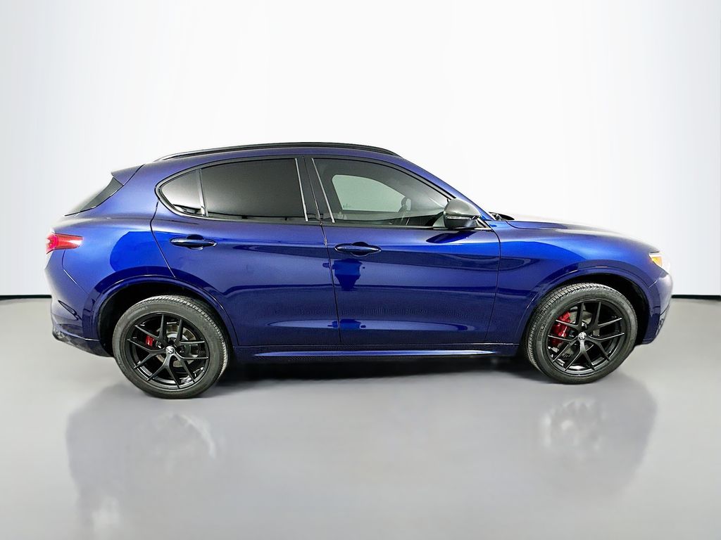 Thumbnail: 2020 Alfa Romeo Stelvio - 4