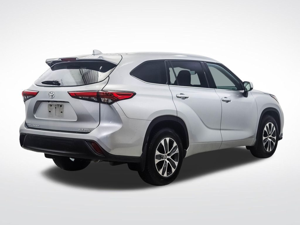 Thumbnail: 2022 Toyota Highlander - 5