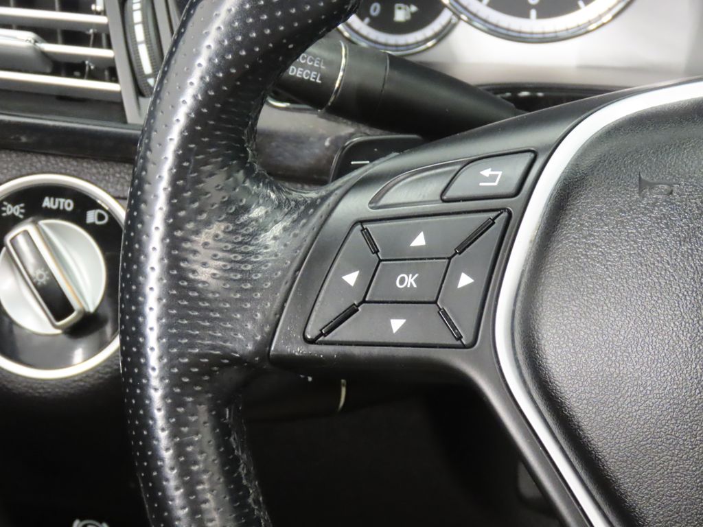 Thumbnail: 2013 Mercedes-Benz E-Class - 19