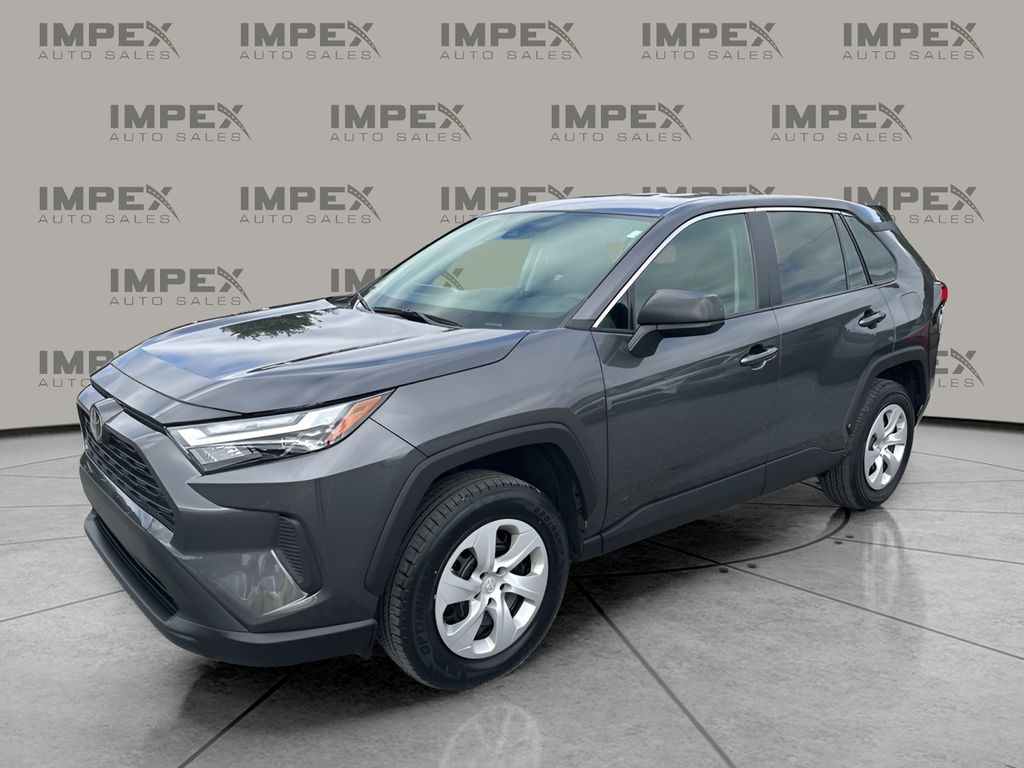2024 Toyota RAV4 LE's photo