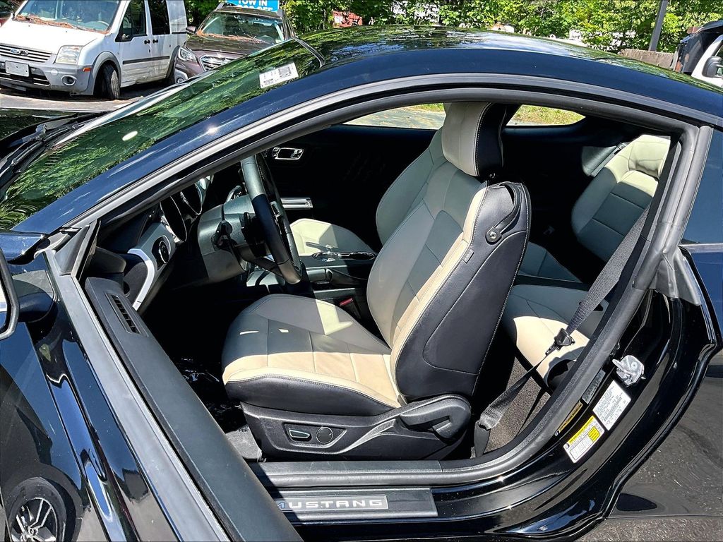 2015 Ford Mustang — photo 10