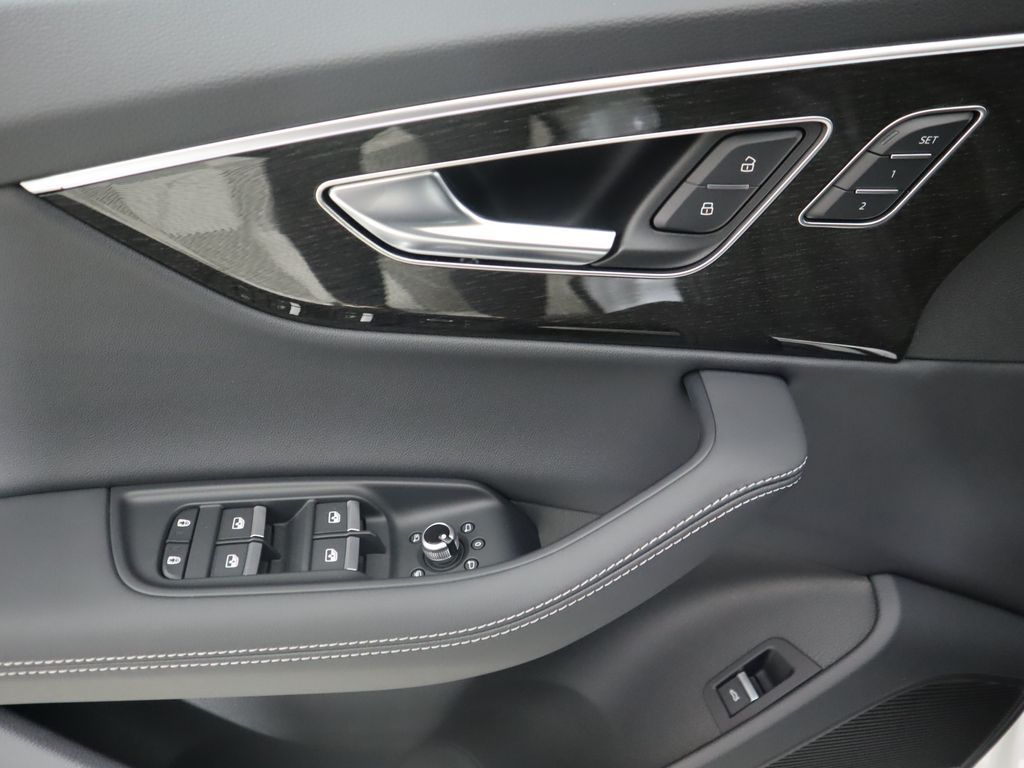 Thumbnail: 2025 Audi Q7 - 25