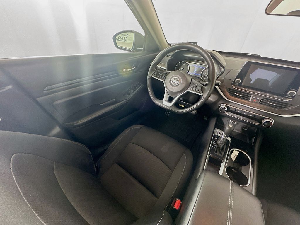 Used 2024 Black Nissan 2.5 SV image 9