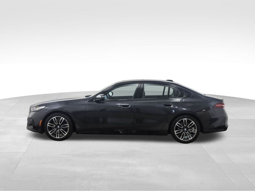 Thumbnail: 2026 BMW 5 Series - 2