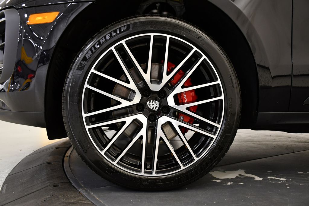Thumbnail: 2026 Porsche Macan - 16