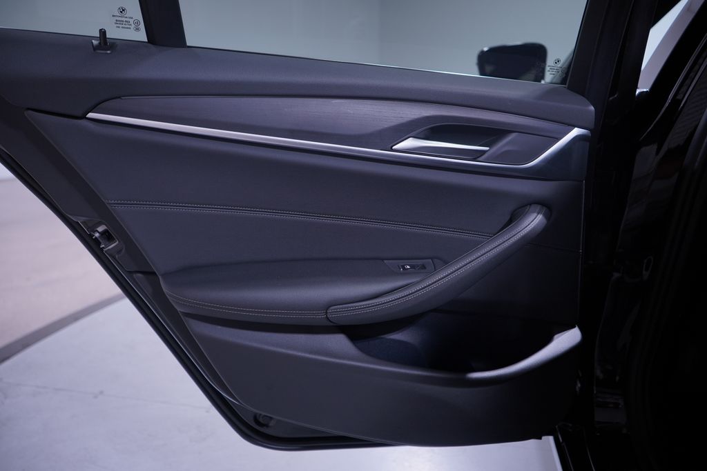 Thumbnail: 2022 BMW 5 Series - 15